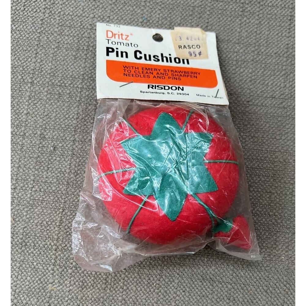 NOS Dritz Tomato Pin Cushion With Strawberry Emery Vintage Sewing Notion New PAC